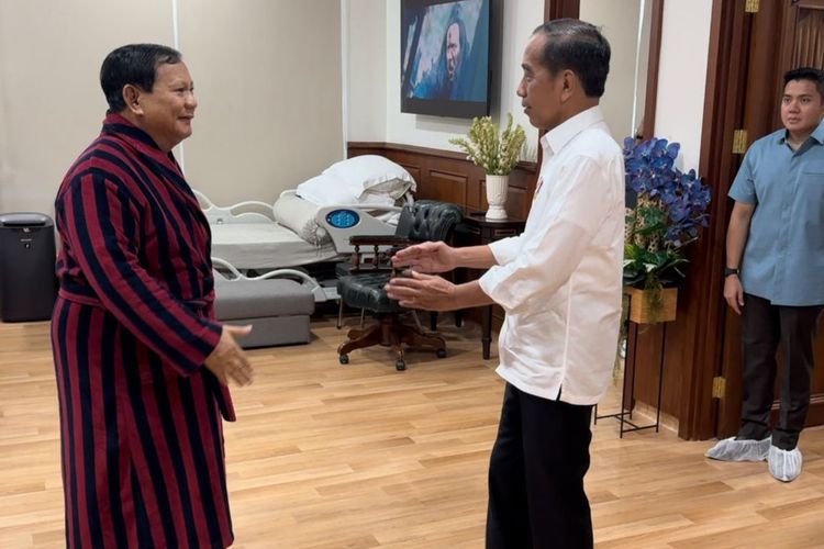 Dapat Luka Cedera saat Bertugas, Menhan Prabowo Jalani Operasi Kaki