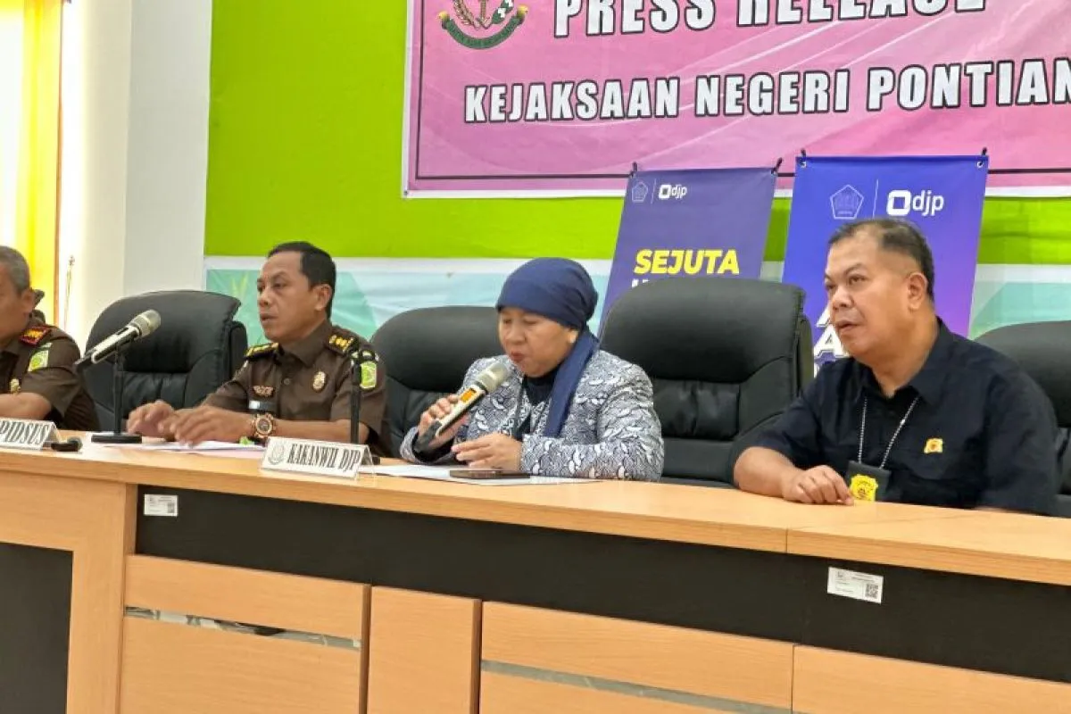 Tersangka Pidana Perpajakan Diserahkan Ke Kejari Pontianak